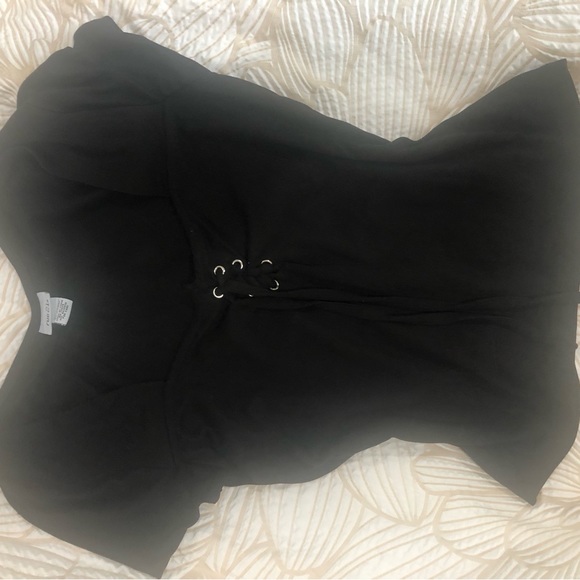 black lace up top - Picture 3 of 4
